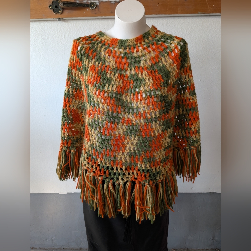 Vintage Crochet Grannycore Poncho with Fringe 1970s